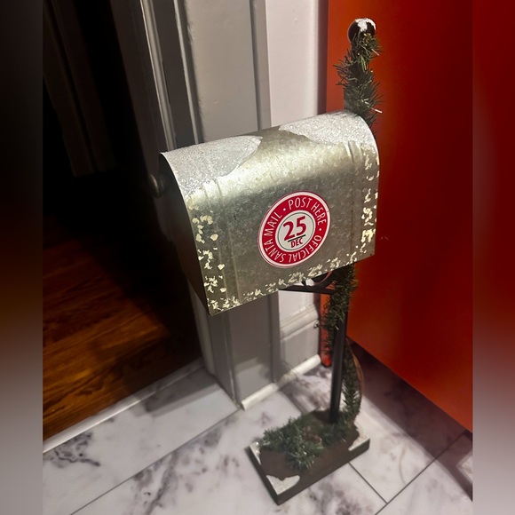 Tall Standing Santa’s Christmas Delivery Mailbox - Picture 1 of 5